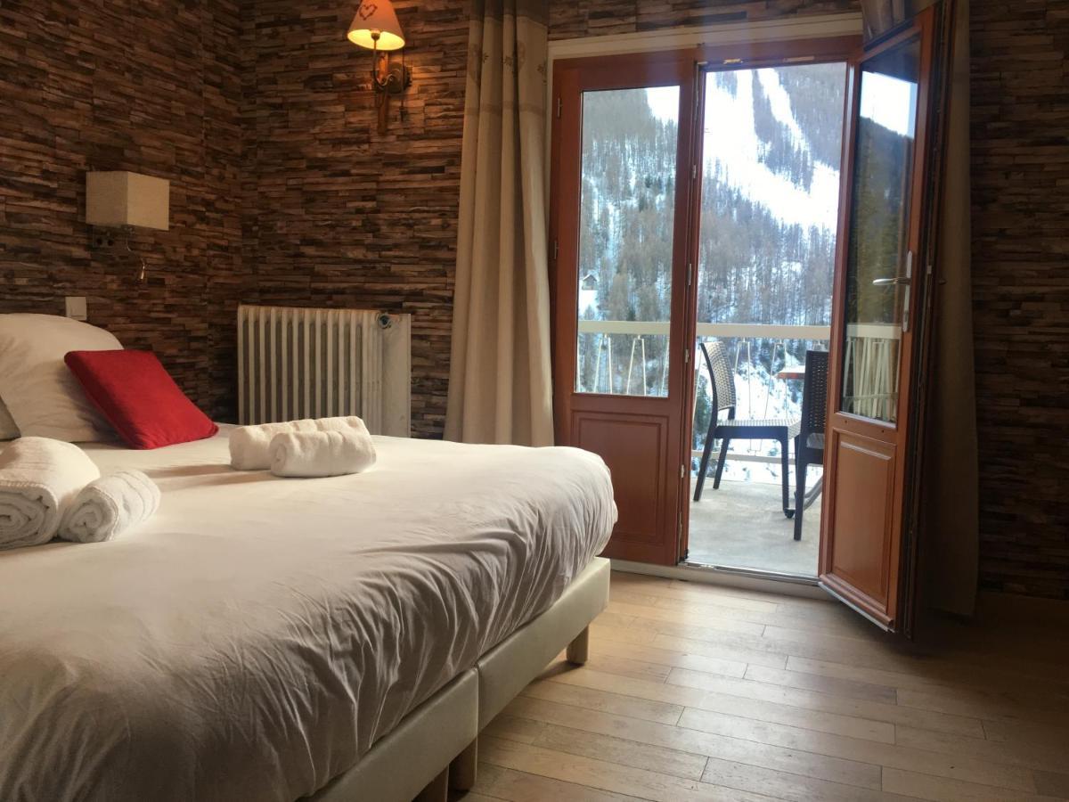 Hotel Chastellares Орон Экстерьер фото